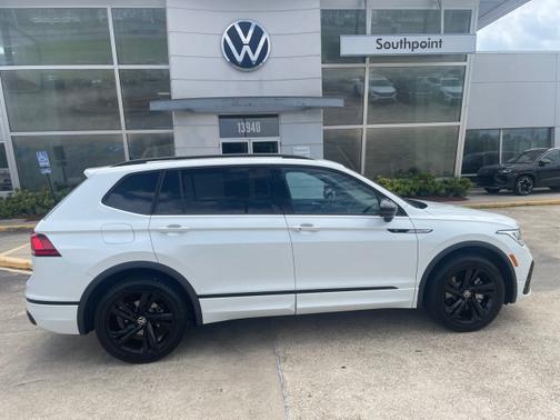 Opal White Pearl Effect 2023 Volkswagen Tiguan 2.0T SE R-Line Black