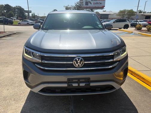 Platinum Gray Metallic 2022 Volkswagen Atlas 3.6 SE w/ Technology