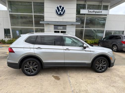 Pyrite Silver Metallic 2022 Volkswagen Tiguan 2.0T SE