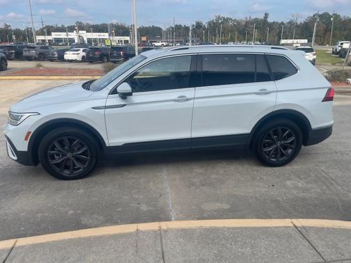 2023 Volkswagen Tiguan 2.0T SE