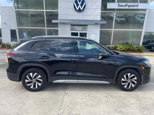 Deep Black Pearl Effect 2025 Volkswagen Tiguan 2.0T S