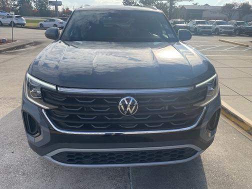 2025 Volkswagen Atlas Cross Sport 2.0T SE w/ Technology