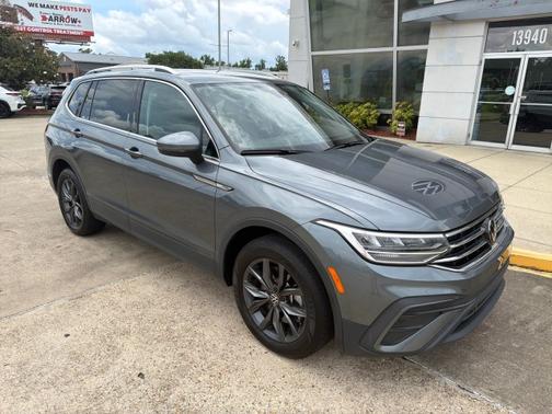 Platinum Gray Metallic 2024 Volkswagen Tiguan 2.0T SE