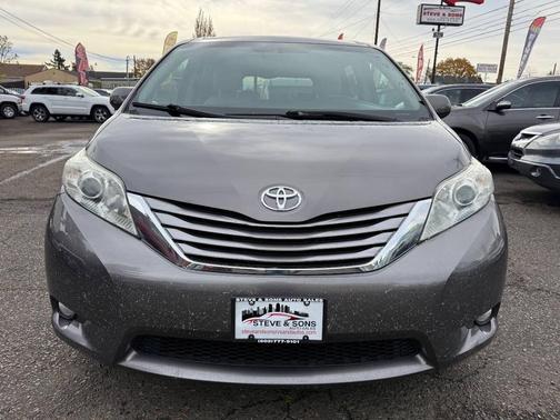 2016 Toyota Sienna XLE