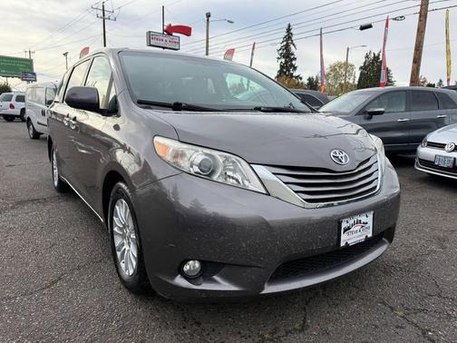 2016 Toyota Sienna XLE