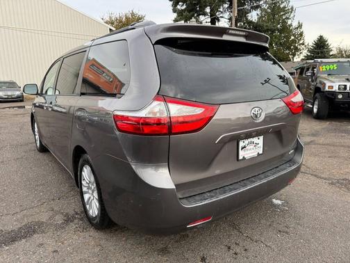 2016 Toyota Sienna XLE