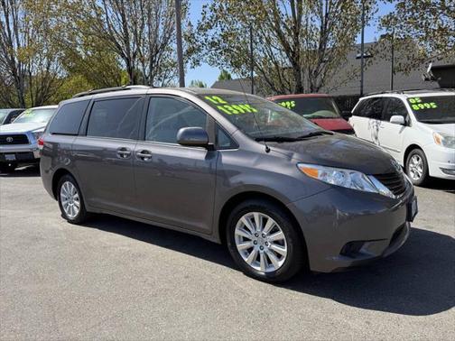 2012 Toyota Sienna LE