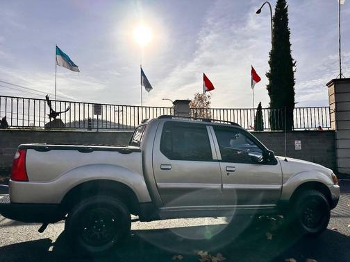 2004 Ford Explorer Sport Trac XLT