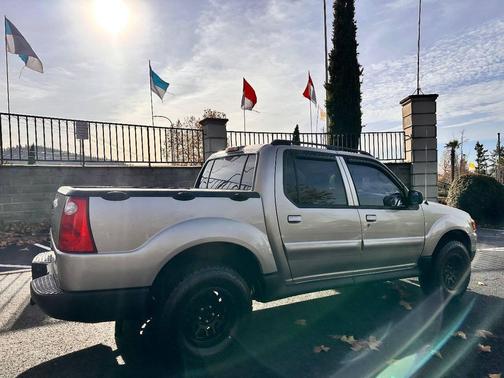 2004 Ford Explorer Sport Trac XLT