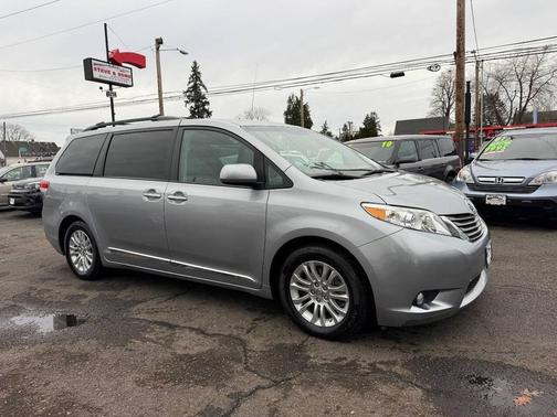2013 Toyota Sienna XLE