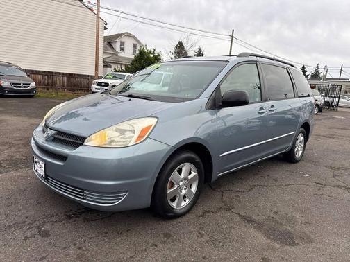 2004 Toyota Sienna LE