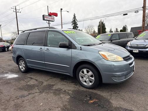 2004 Toyota Sienna LE