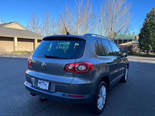 2011 Volkswagen Tiguan SE