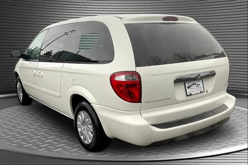2006 Chrysler Town & Country Base