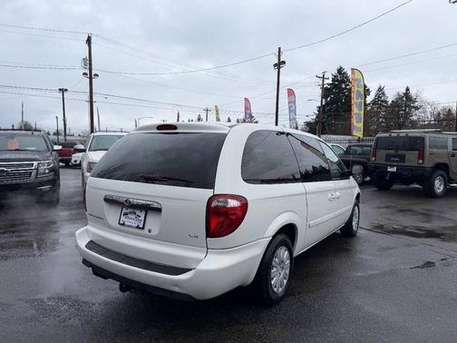 2006 Chrysler Town & Country Base