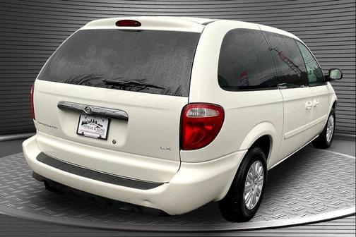 2006 Chrysler Town & Country Base