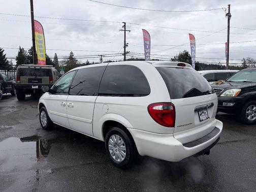 2006 Chrysler Town & Country Base