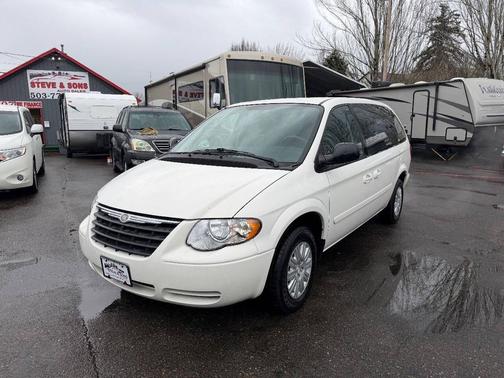 2006 Chrysler Town & Country Base