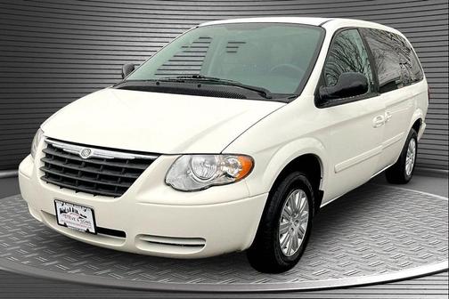 2006 Chrysler Town & Country Base