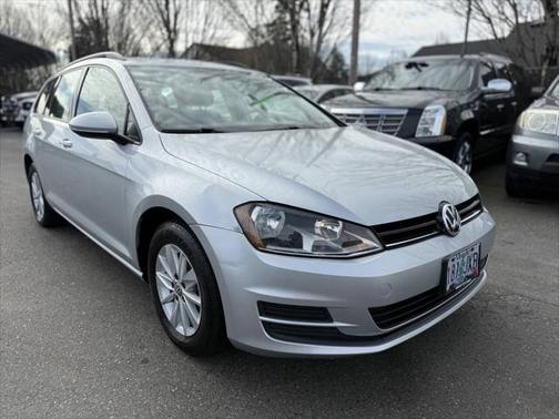 2016 Volkswagen Golf SportWagen TSI S 4-Door