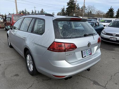 2016 Volkswagen Golf SportWagen TSI S 4-Door