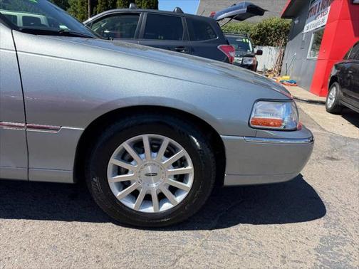 2006 Lincoln Town Car Signature