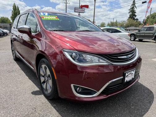 2017 Chrysler Pacifica Hybrid Platinum