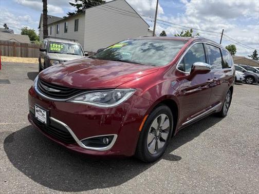 2017 Chrysler Pacifica Hybrid Platinum