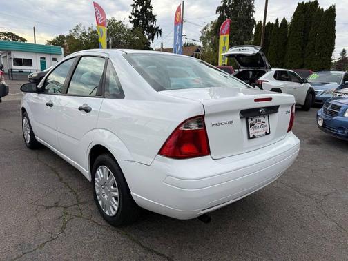 2005 Ford Focus ZX4 SE
