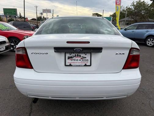 2005 Ford Focus ZX4 SE