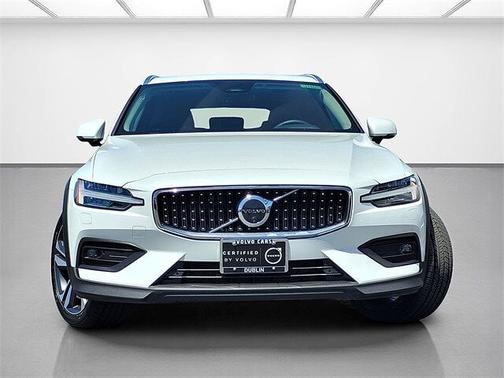 2024 Volvo V60 Cross Country Plus