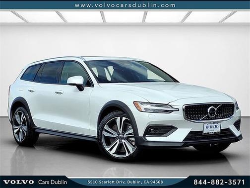 2024 Volvo V60 Cross Country Plus