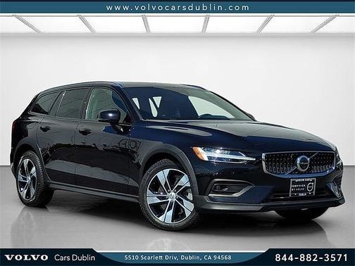 2023 Volvo V60 Cross Country Plus