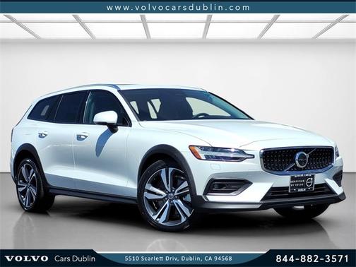 2024 Volvo V60 Cross Country B5 Plus