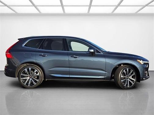 2023 Volvo XC60 B5 Ultimate Bright Theme