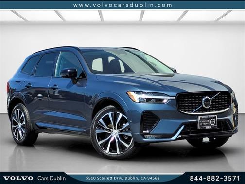 2023 Volvo XC60 B5 Plus Dark Theme