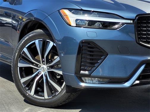 2023 Volvo XC60 B5 Plus Dark Theme