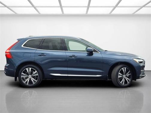2023 Volvo XC60 B5 Ultimate Bright Theme