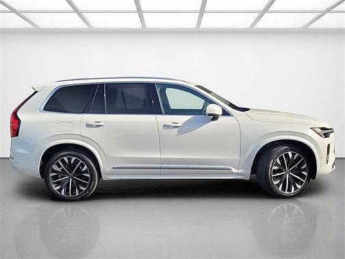 2025 Volvo XC90 Plus