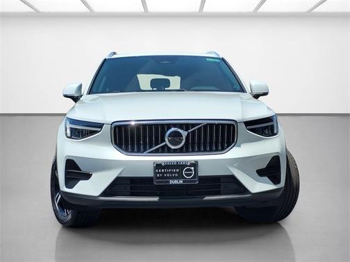 2025 Volvo XC40 B5 Core