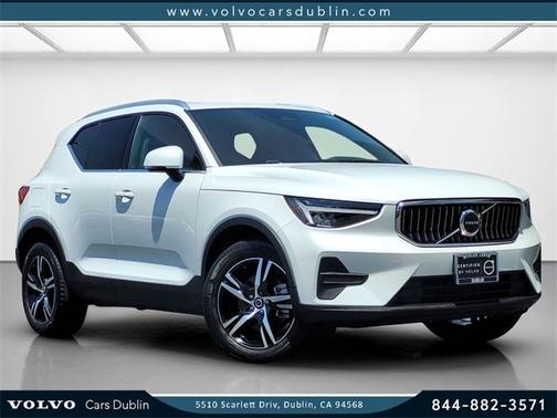 2025 Volvo XC40 B5 Core