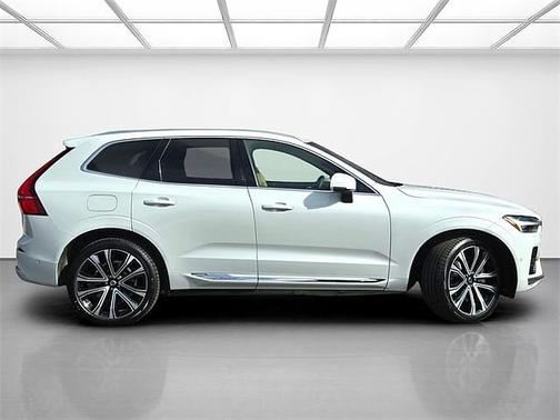 2023 Volvo XC60 B6 Ultimate Bright Theme
