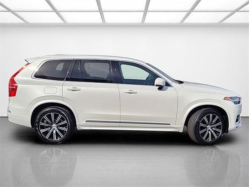 2023 Volvo XC90 Plus