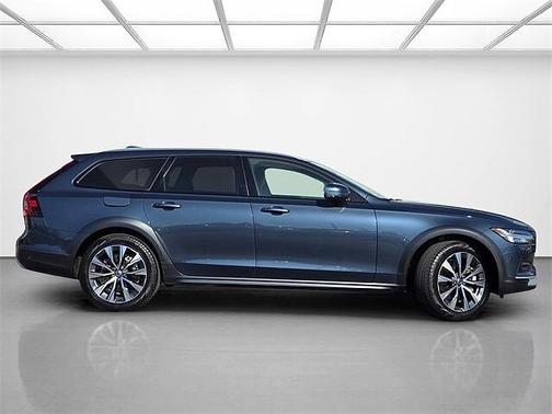 2024 Volvo V90 Cross Country Plus