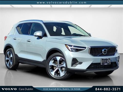 2025 Volvo XC40 B5 Plus Bright Theme