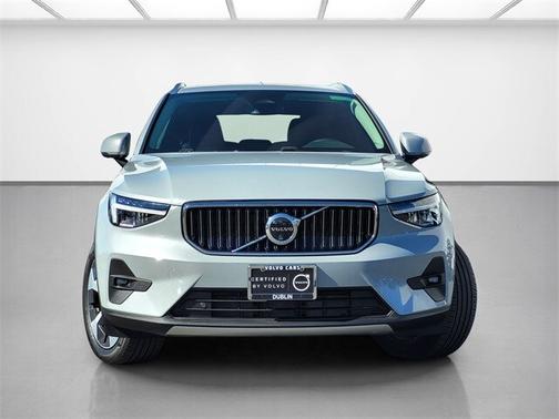 2025 Volvo XC40 B5 Plus Bright Theme