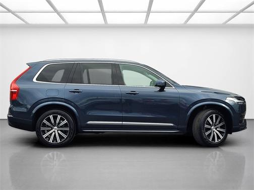 2025 Volvo XC90 B5 Core