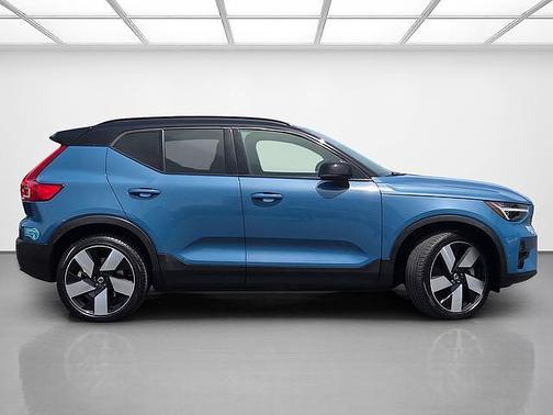 Fjord Blue 2023 Volvo XC40 Ultimate