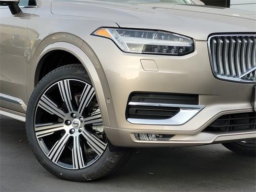 2025 Volvo XC90 B6 Ultra