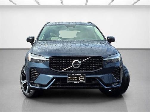 2024 Volvo XC60 B5 Ultimate Dark Theme